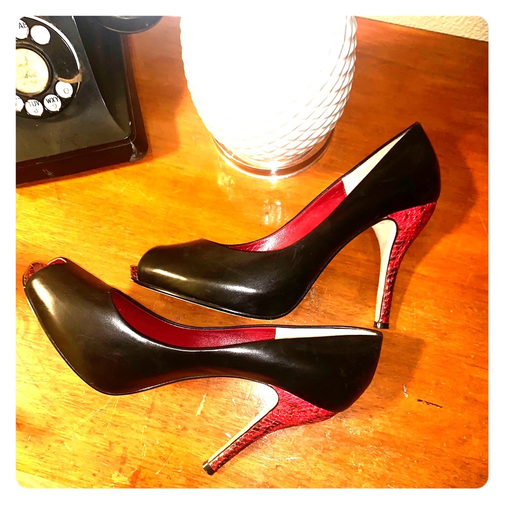 EUC Max Studio Black Peeptoe Pump Red Snake Heel